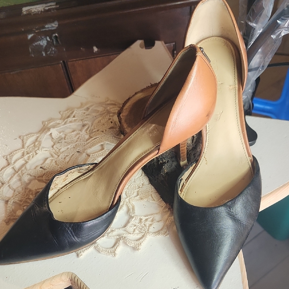 Elegant Black and Tan Women's Heels - Picture 1 of 7